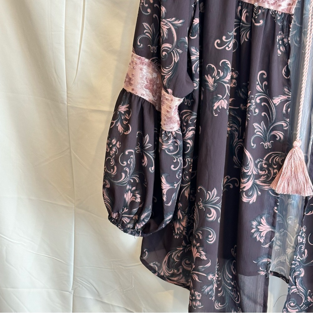 Loralette Flowered Kimono 1X. String Tie Closure. Brown With Pink Velvet Trim - Picture 3 of 16